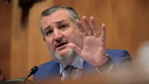 Lawmaker Ted Cruz Compares US Media Oversight Body to ‘Mafioso’ on Jimmy Kimmel Show