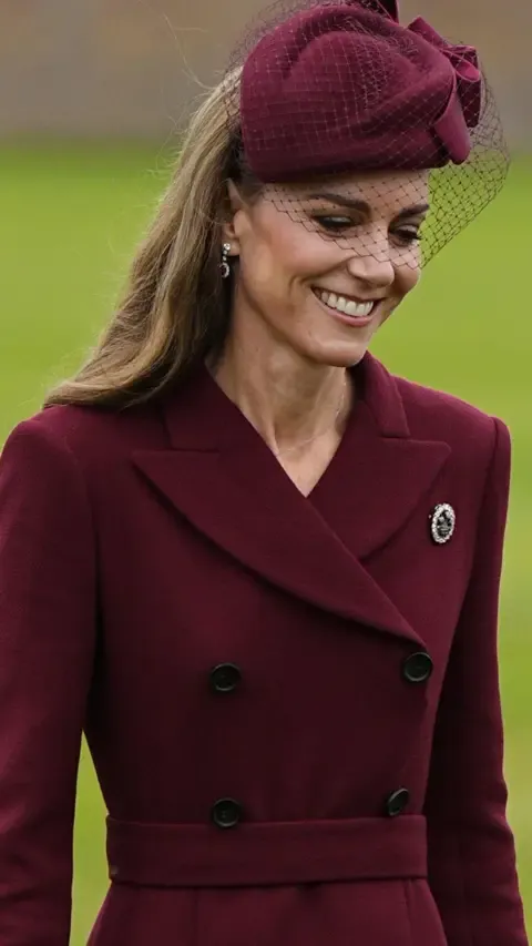 The First Lady’s Hat, Catherine’s Plumed Pin and Other Standout Outfits So Far